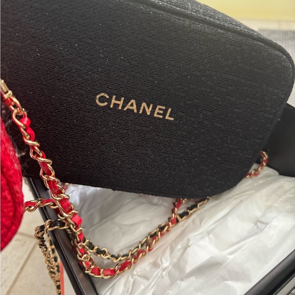 Two Chanel makeup bags 💄🎁💋 - Picture 2 of 8